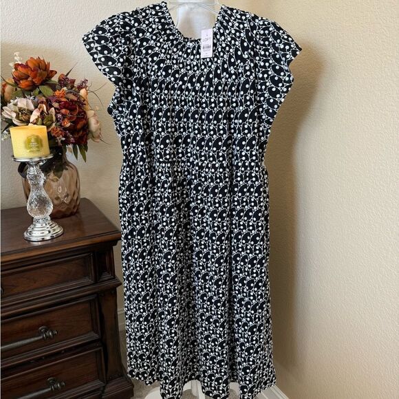 NWT Loft Eyelet Yoke Maternity Swing Dress Smocked Black White Medium - Picture 3 of 4